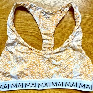 MAI DELUXE Active Top size small yellow reptile print in excellent condition✨✨✨
